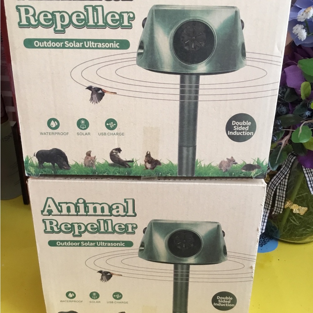 Green Outdoor Solar Ultrasonic Animal Repeller